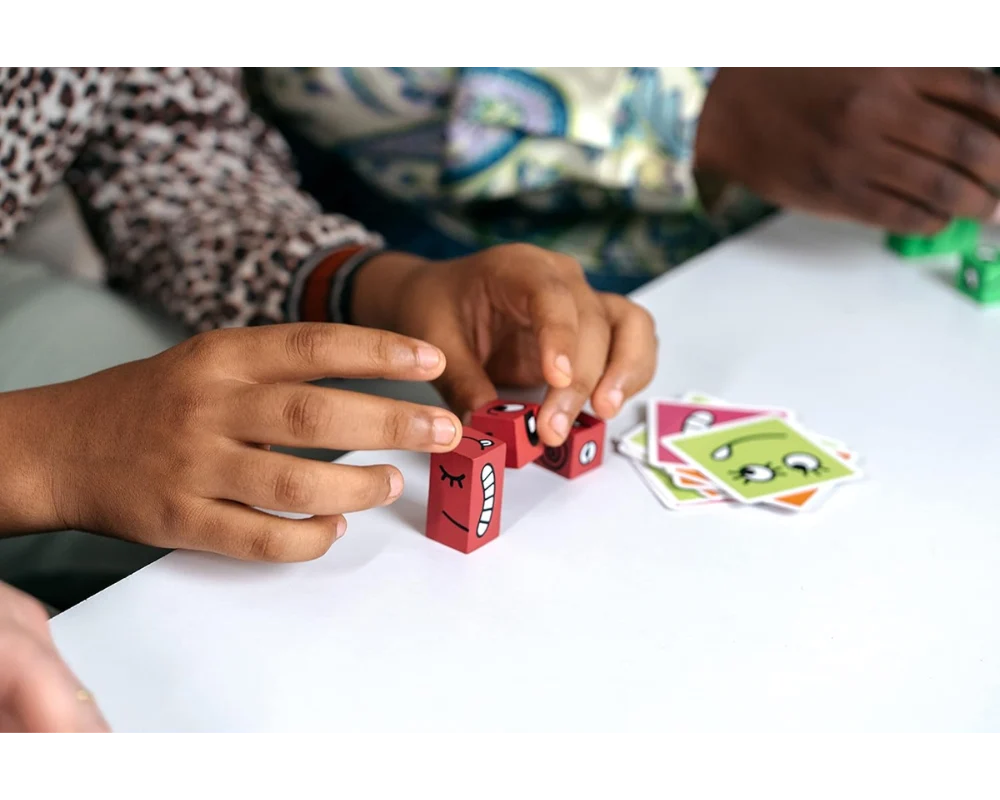 CUBEEZ Juego de mesa